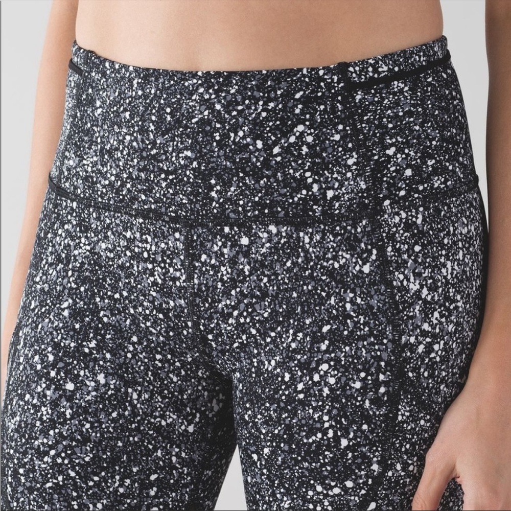 Lululemon Athletica Outrun 17" Crop Splatter White Black / Black Women’s Size 6 - Picture 7 of 15